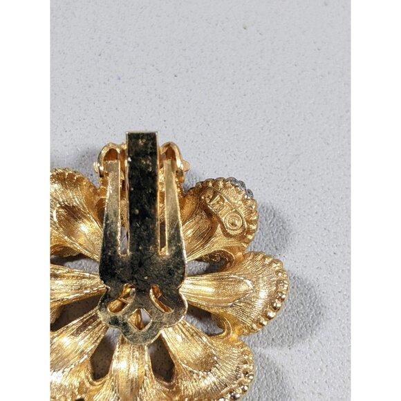Vintage ART Arthur Pepper Gold Tone Textured Medallion Clip On Earrings - Picture 5 of 6